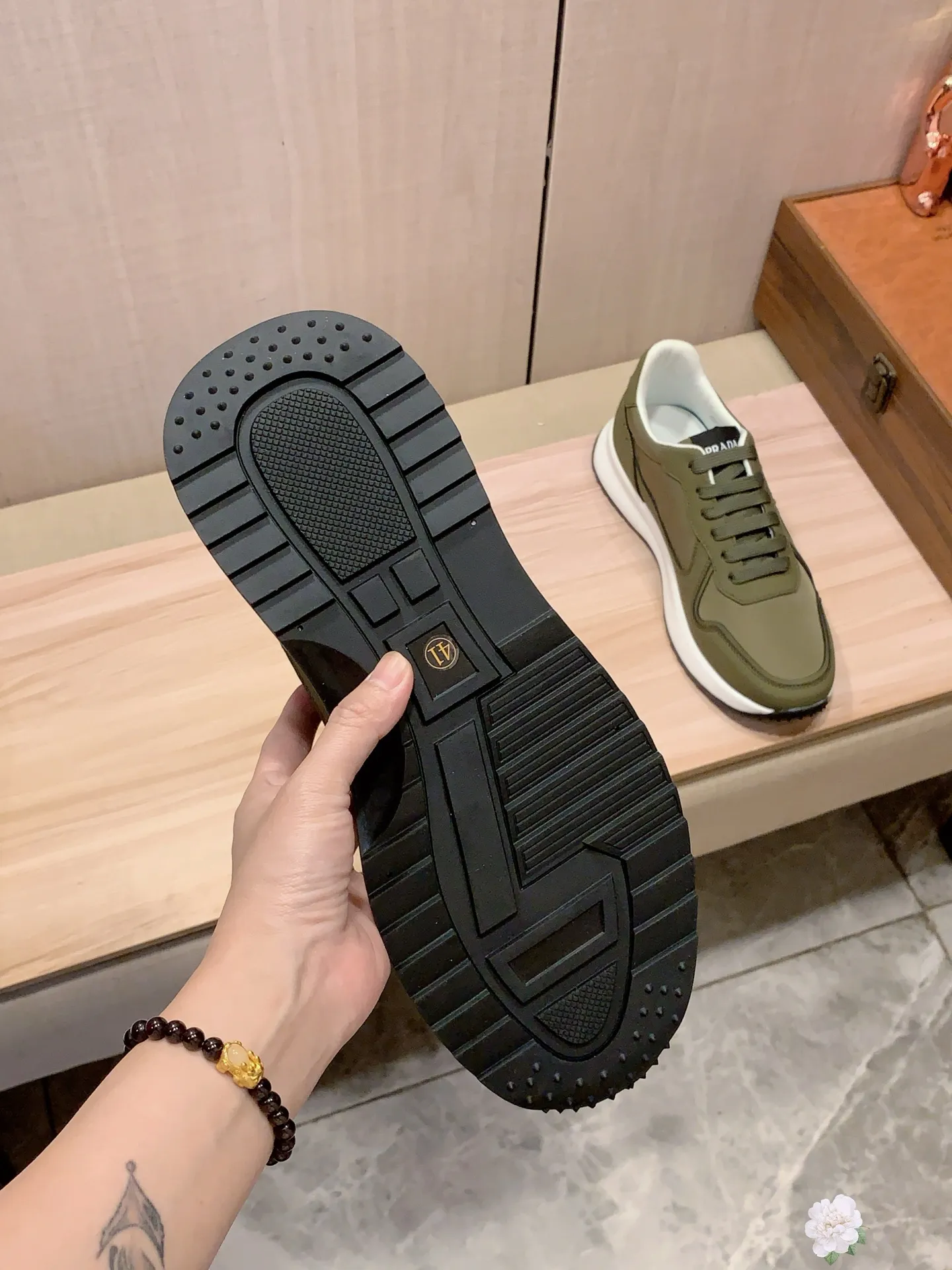 Men's men's shoes💰460💰💰🎩🎩[Lightning][Lightning] "PRADA*" The latest and most popular casual shoes, top brand [seduce] luxury ~ purchasing agency, top ~ quality. [Strong] The upper is made of imported breathable cowhide with material ➕ breathable sheepskin feet (•) and fine workmanship. The original stylish and stylish soft rubber wear-resistant and non-slip outsole is light and comfortable on the feet. The real thing looks better when photographed in person. 0121: code: 38-44, 4️⃣ colors selected